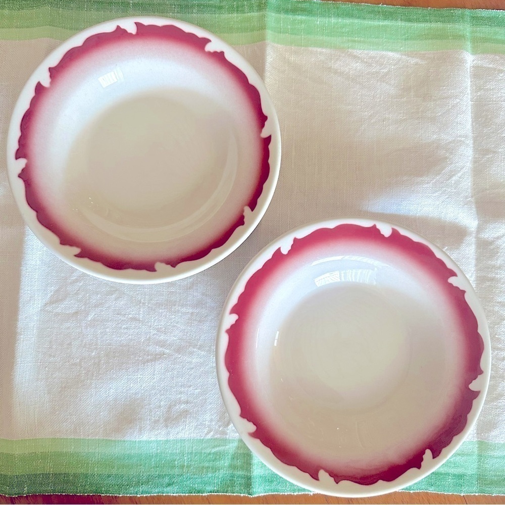 Vintage 1940s Wallace China‎ Red Scroll Airbrush 9” Soup Plates Vitrified